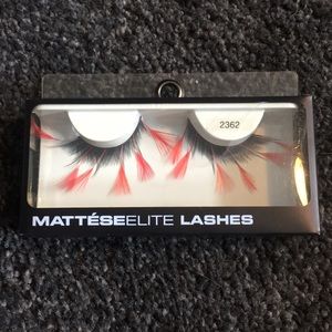 Lashes - never opened